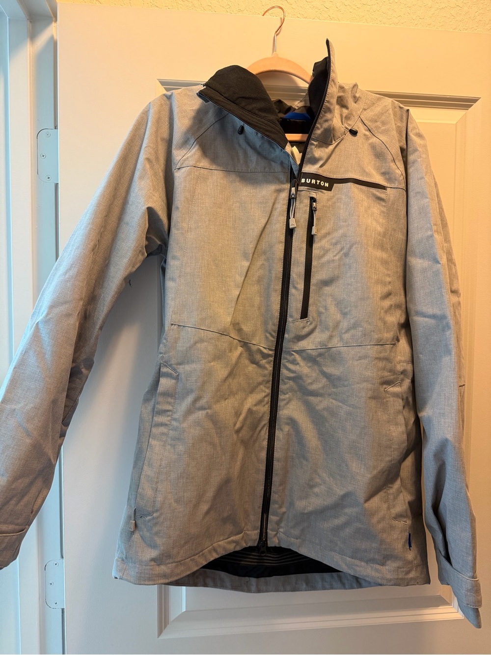 Burton Men's Heather Light Gray Ski Jacket with Black Trim